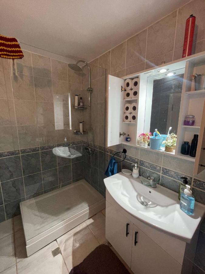 Delight: Cozy Alsancak Apartment