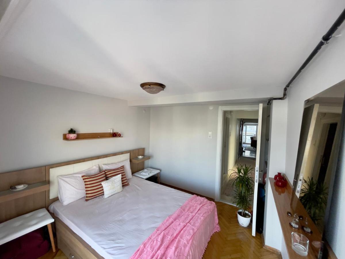 Delight: Cozy Alsancak Apartment