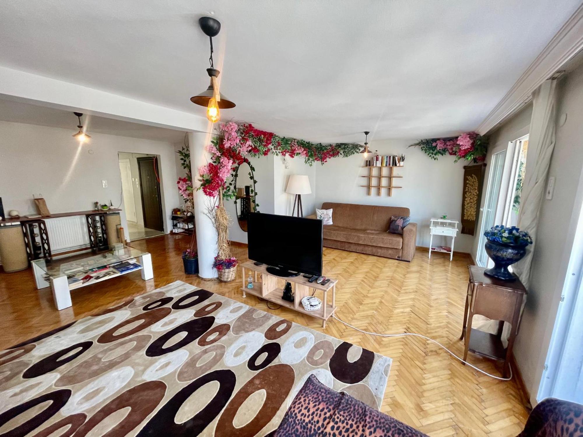 Delight: Cozy Alsancak Apartment